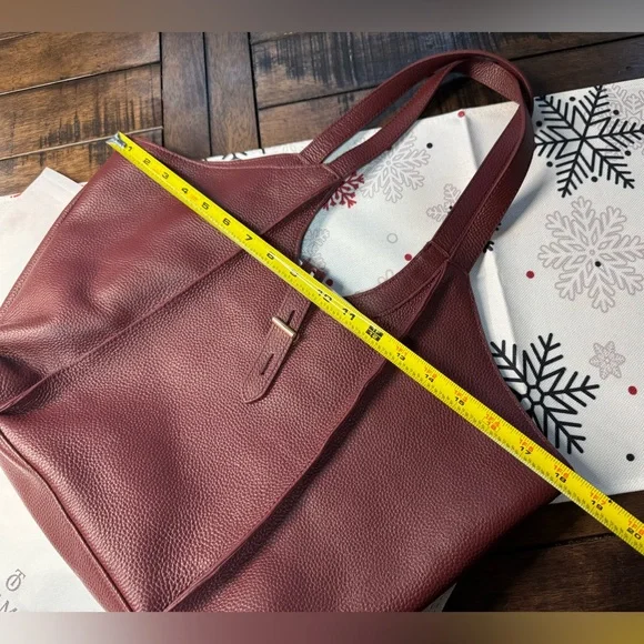 NWT TOTE LE MONDE MILAN TOTE, Burgundy - Picture 6 of 9